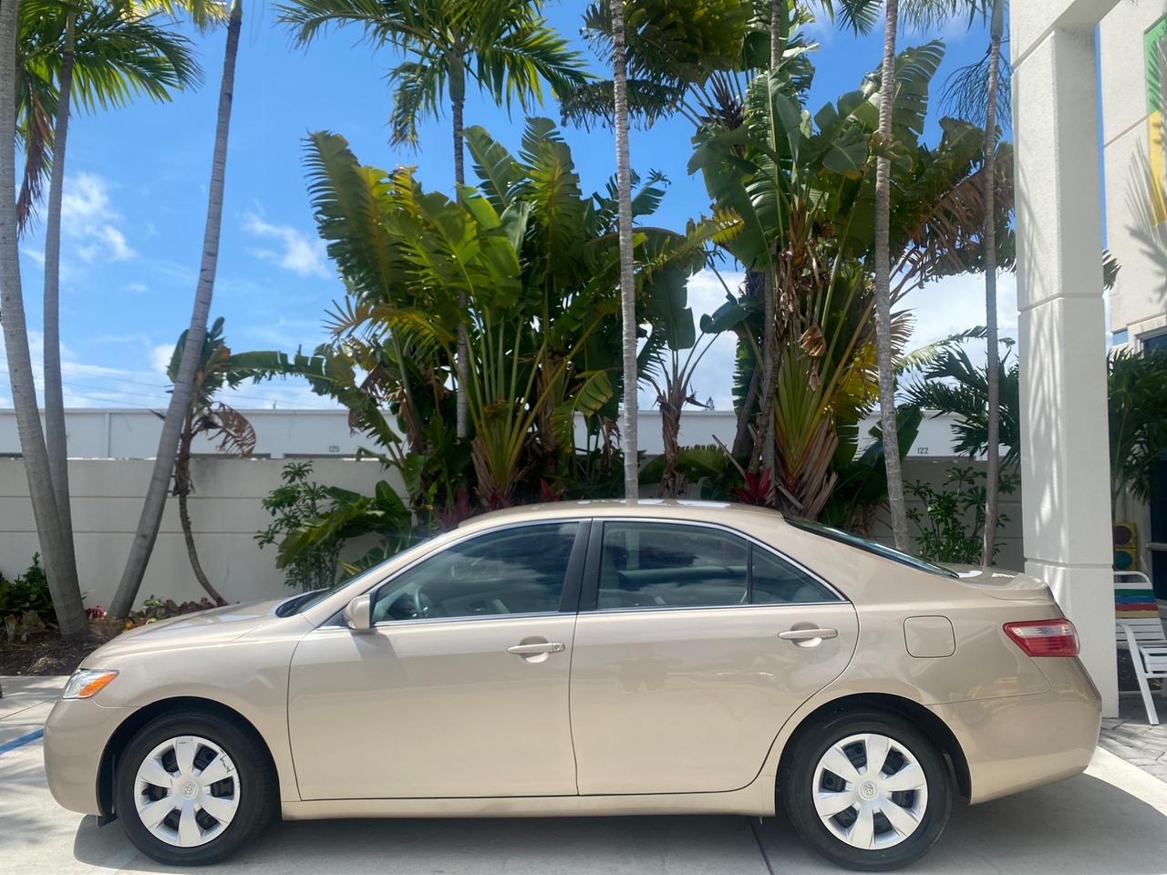 2009 Toyota Camry LE LOW MILES 18,727 1 OWNER Pompano Beach FL