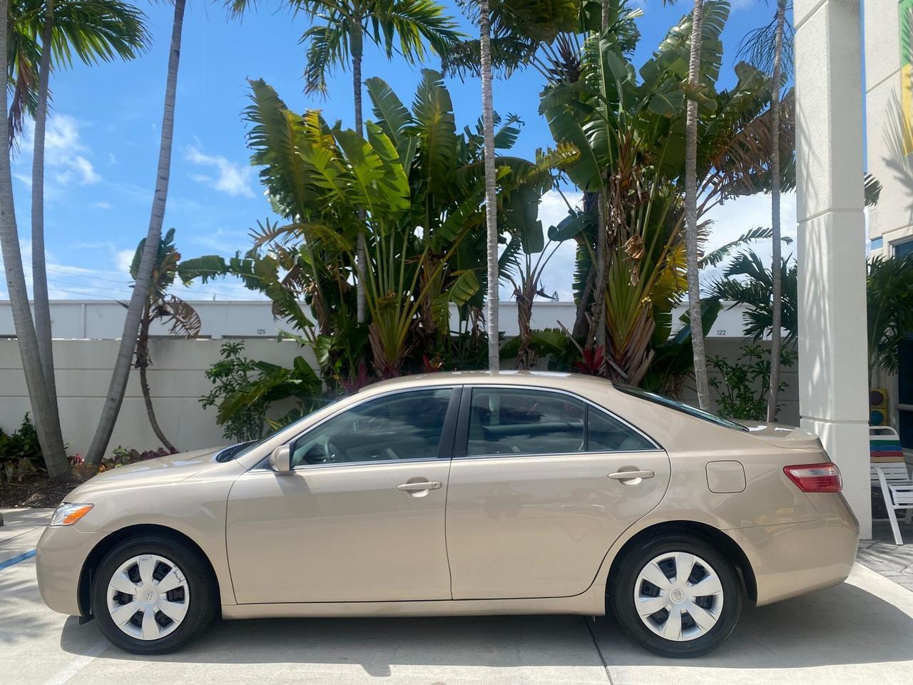 2009 Toyota Camry LE LOW MILES 18,727 1 OWNER Pompano Beach FL