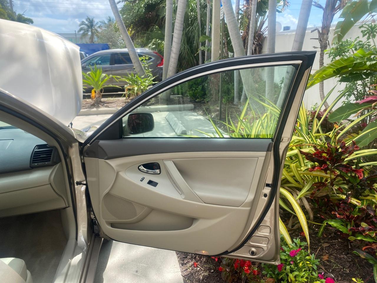 2009 Toyota Camry LE LOW MILES 18,727 1 OWNER Pompano Beach FL
