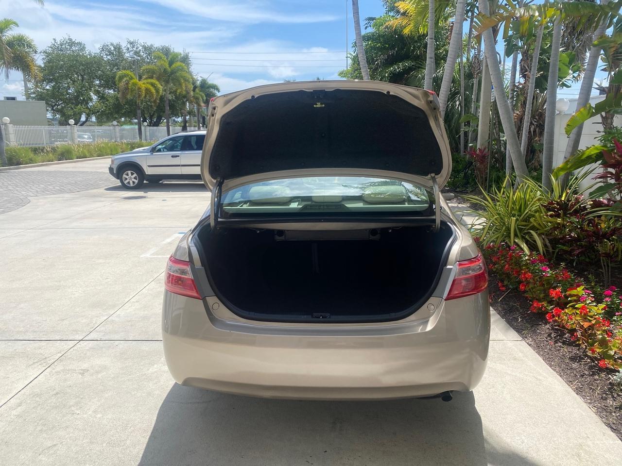 2009 Toyota Camry LE LOW MILES 18,727 1 OWNER Pompano Beach FL