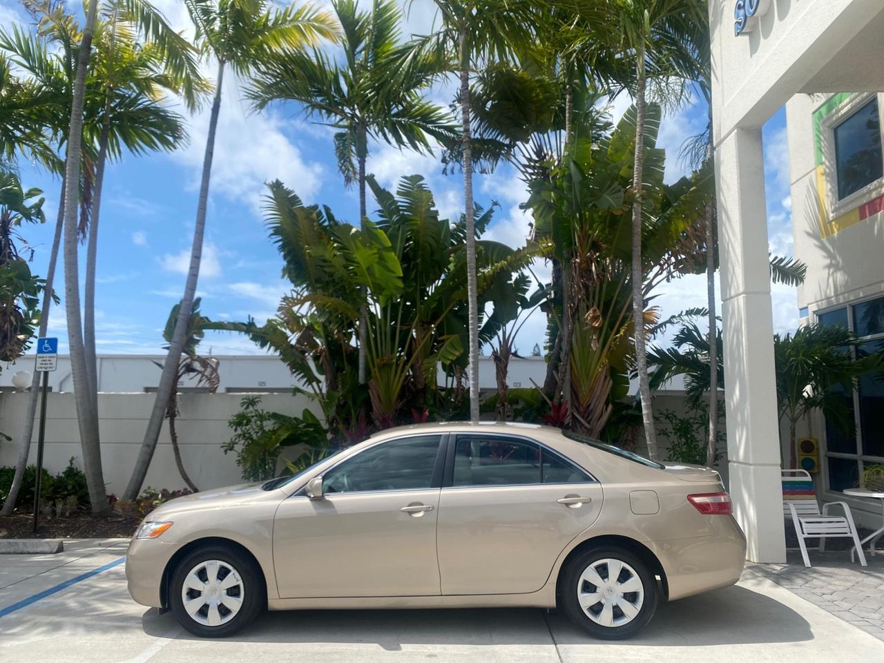 2009 Toyota Camry LE LOW MILES 18,727 1 OWNER Pompano Beach FL