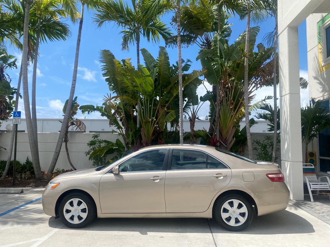 2009 Toyota Camry LE LOW MILES 18,727 1 OWNER Pompano Beach FL
