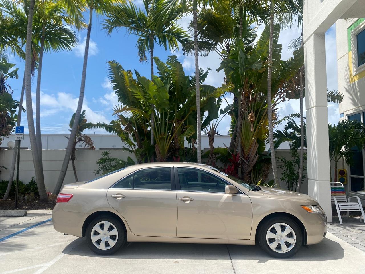 2009 Toyota Camry LE LOW MILES 18,727 1 OWNER Pompano Beach FL