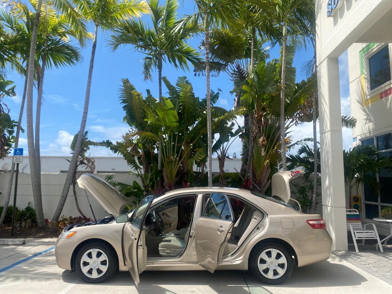 2009 Toyota Camry LE LOW MILES 18,727 1 OWNER Pompano Beach FL