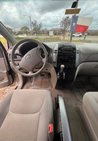 2009 Toyota Sienna CE FWD 7-Passenger Austin TX
