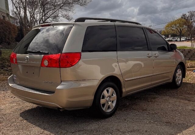 2009 Toyota Sienna CE FWD 7-Passenger