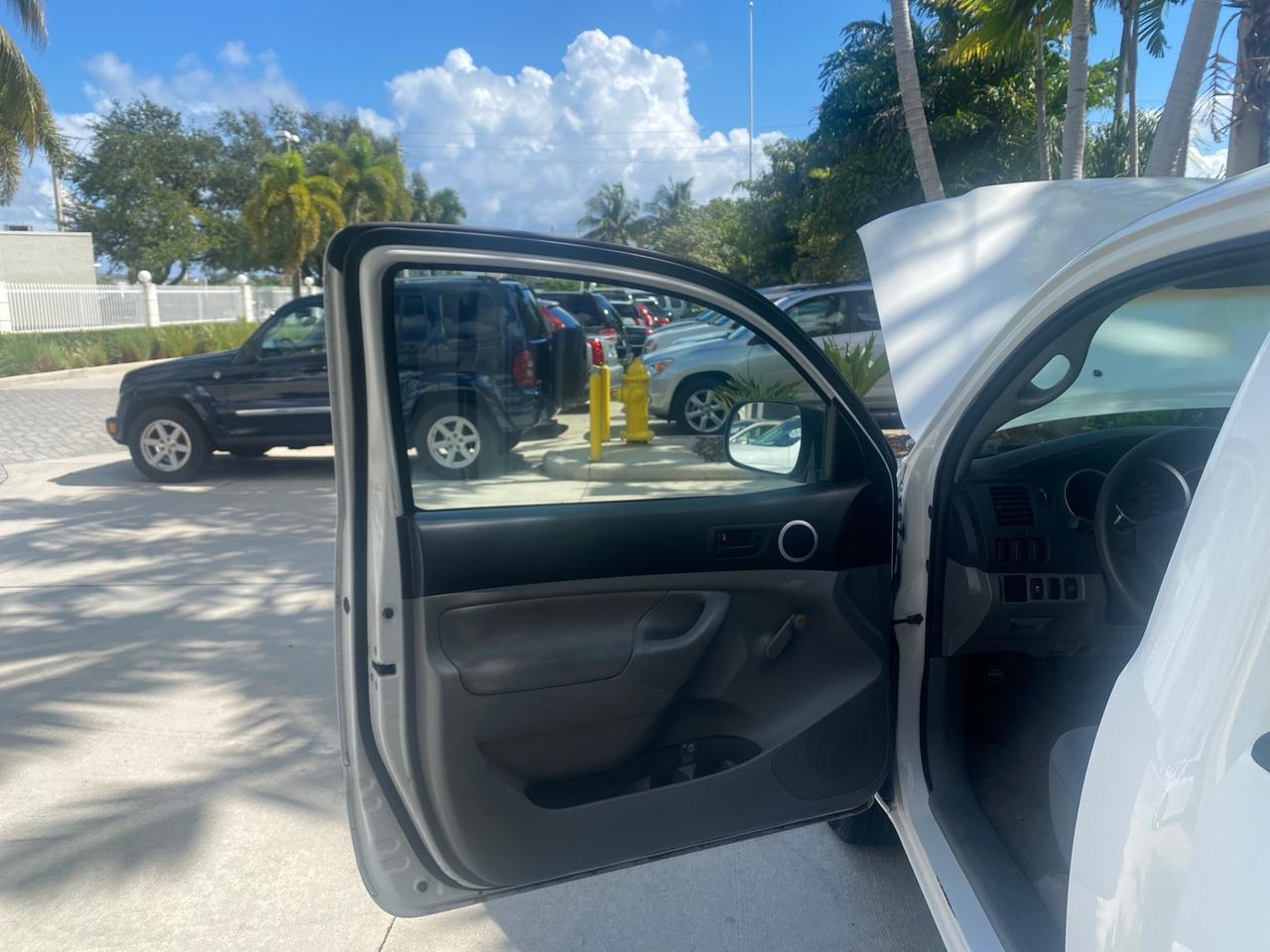 2009 Toyota Tacoma LOW MILES 25,398 1 OWNER Pompano Beach FL