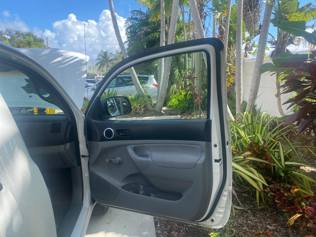 2009 Toyota Tacoma LOW MILES 25,398 1 OWNER Pompano Beach FL