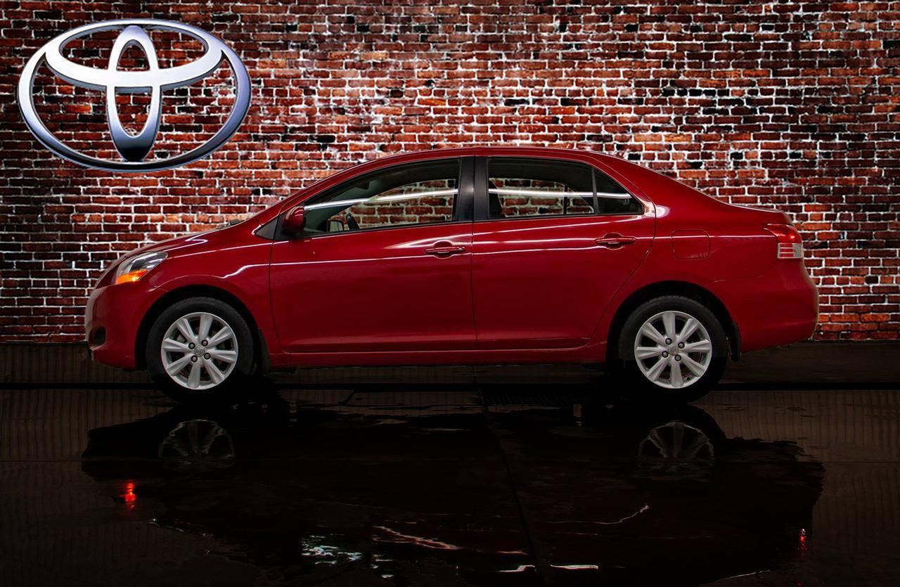 2009 Toyota Yaris 4 DR SEDAN