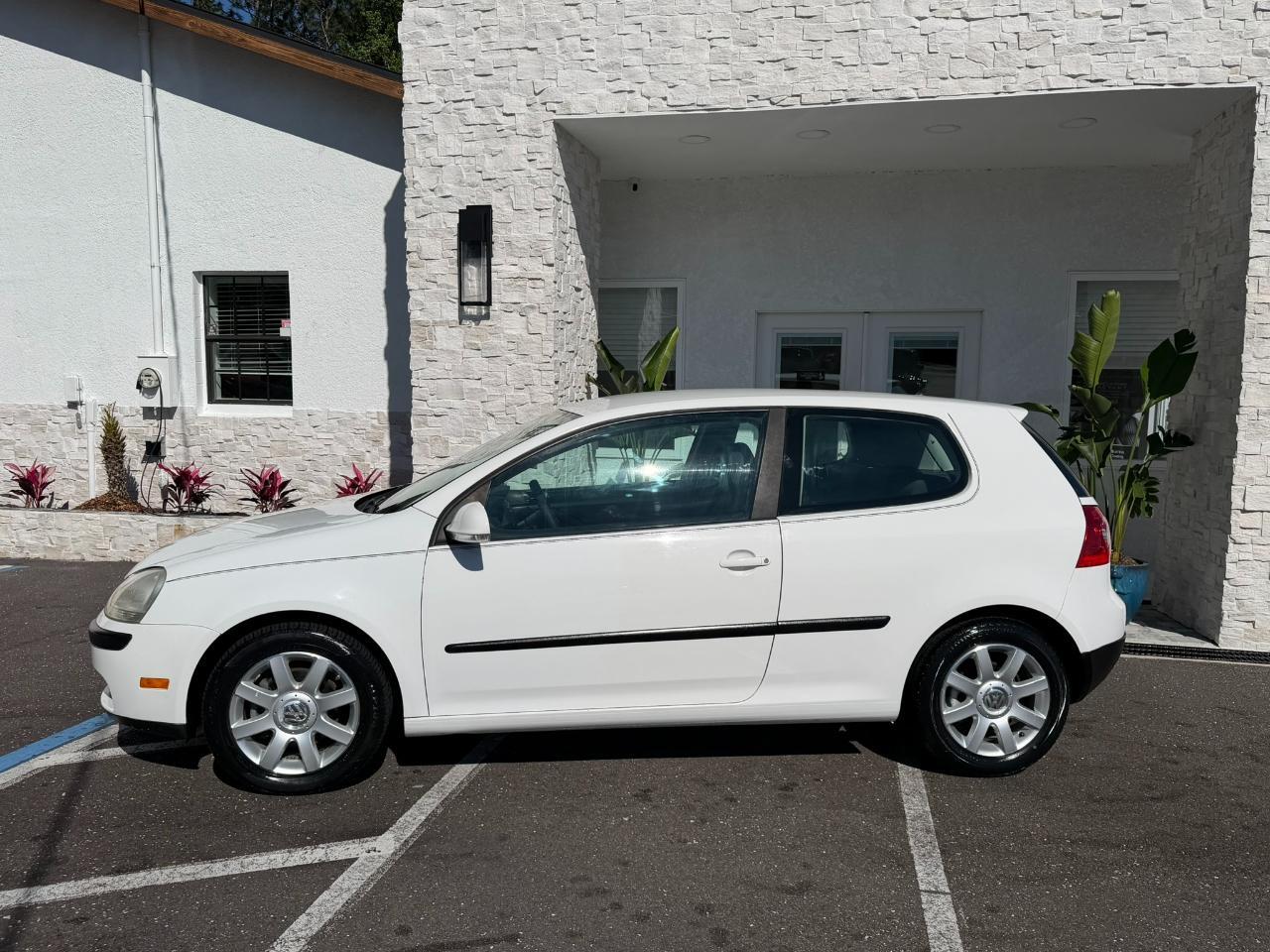 2009 Volkswagen Rabbit 2dr HB Auto S