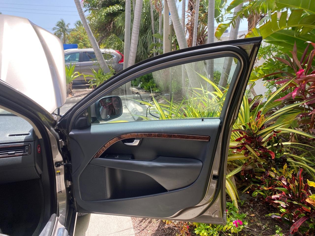2009 Volvo XC70 3.0T AWD WAGON LOW MILES 78,683 Pompano Beach FL