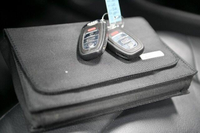 2010 Audi A5 Quattro Prestige 2dr Convertible Chicago IL