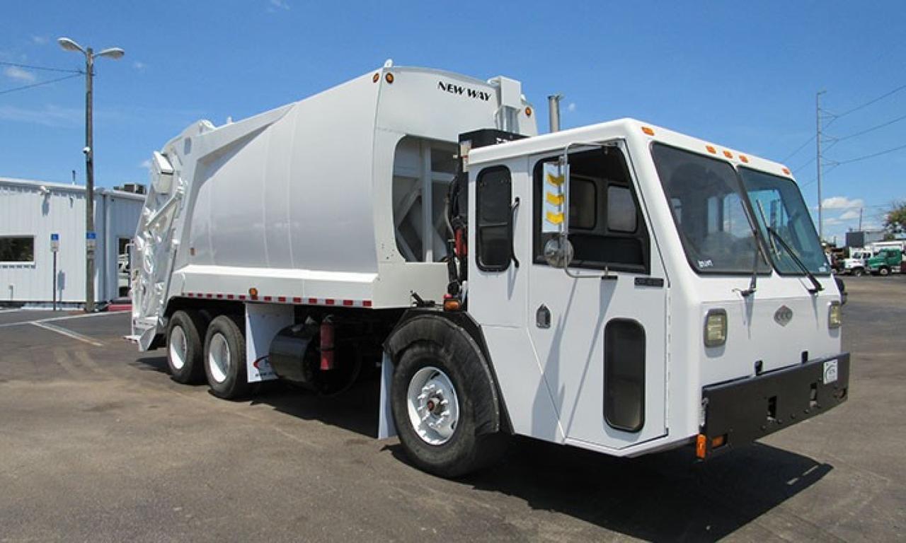 2010 CCC LET2 25 yard New Way Rear Loader Garbage Truck Tampa FL 52066031