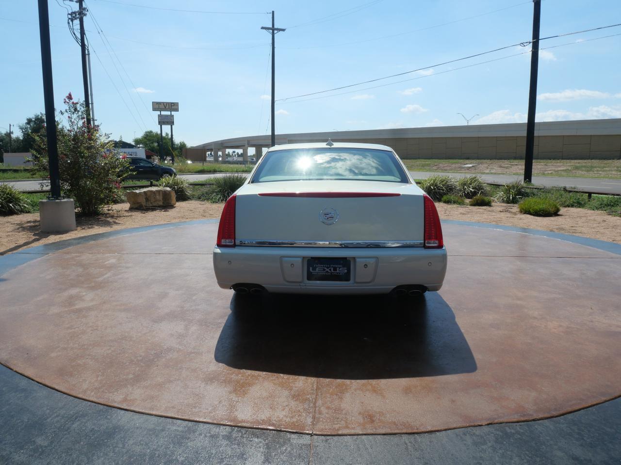 2010 Cadillac DTS w/1SD