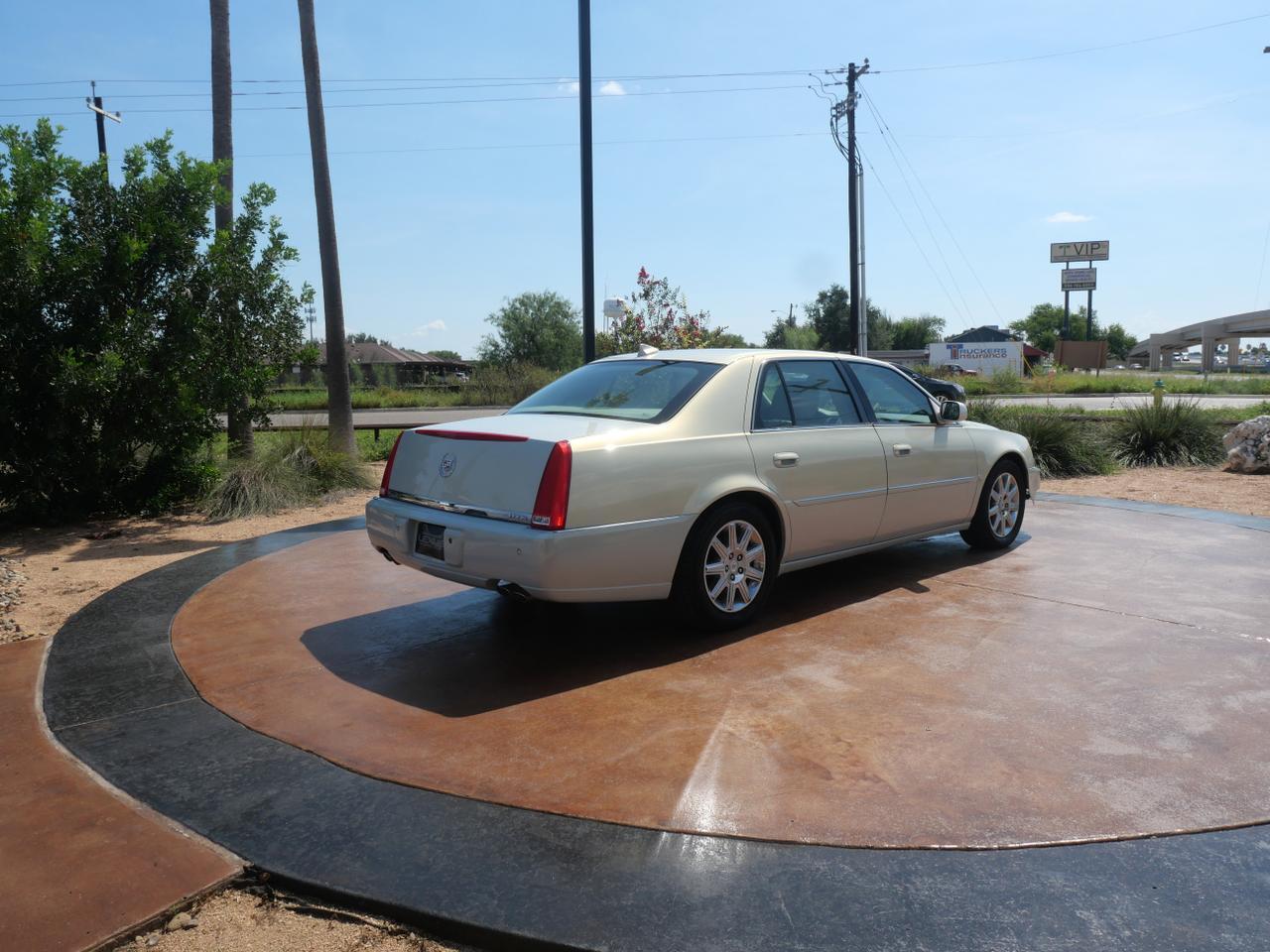 2010 Cadillac DTS w/1SD