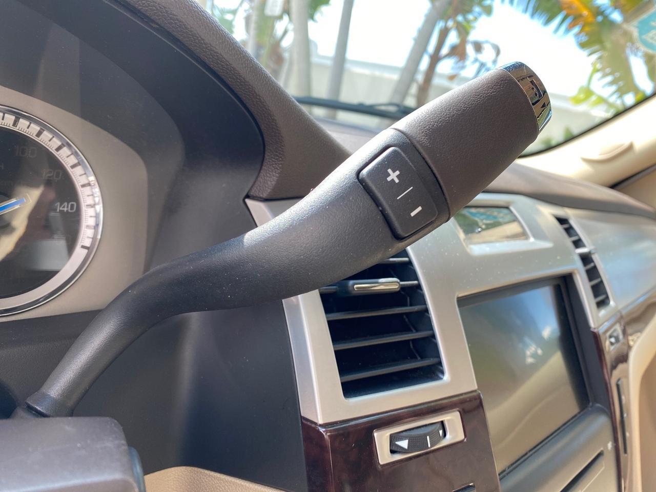 2010 Cadillac Escalade SUNROOF NAV Premium LOW MILES 66,933 Pompano Beach FL