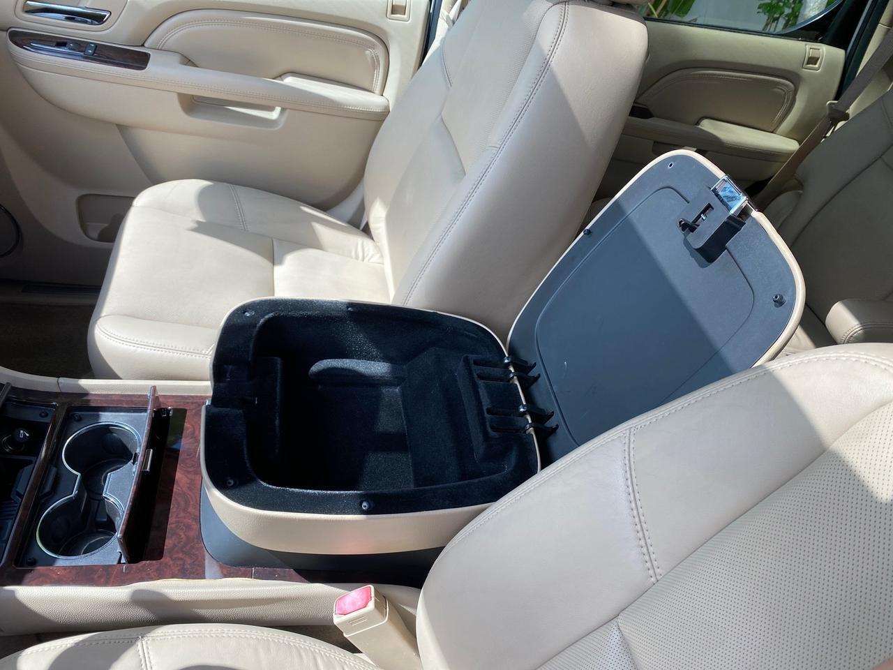 2010 Cadillac Escalade SUNROOF NAV Premium LOW MILES 66,933 Pompano Beach FL