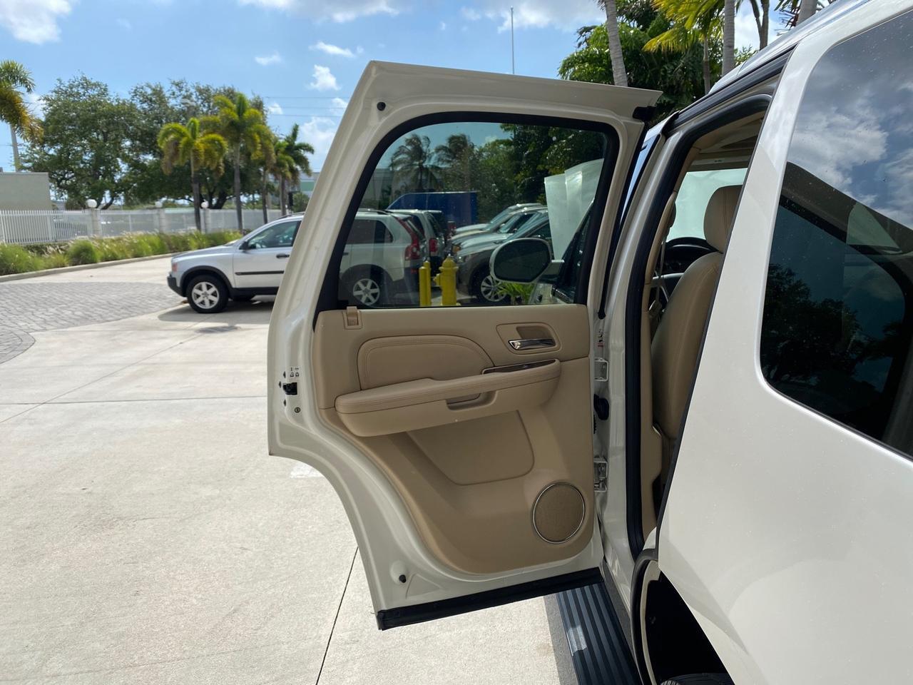 2010 Cadillac Escalade SUNROOF NAV Premium LOW MILES 66,933 Pompano Beach FL