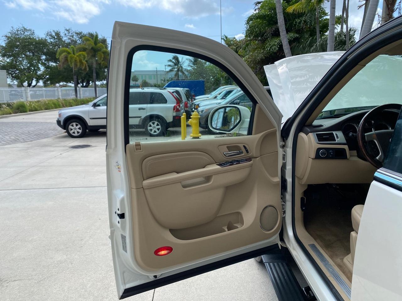 2010 Cadillac Escalade SUNROOF NAV Premium LOW MILES 66,933 Pompano Beach FL
