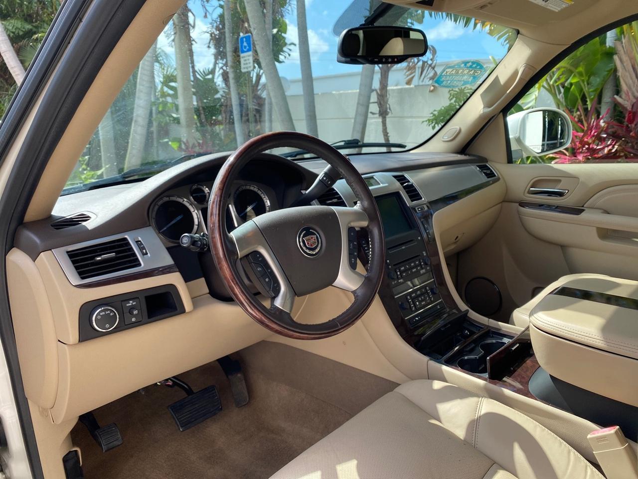 2010 Cadillac Escalade SUNROOF NAV Premium LOW MILES 66,933 Pompano Beach FL