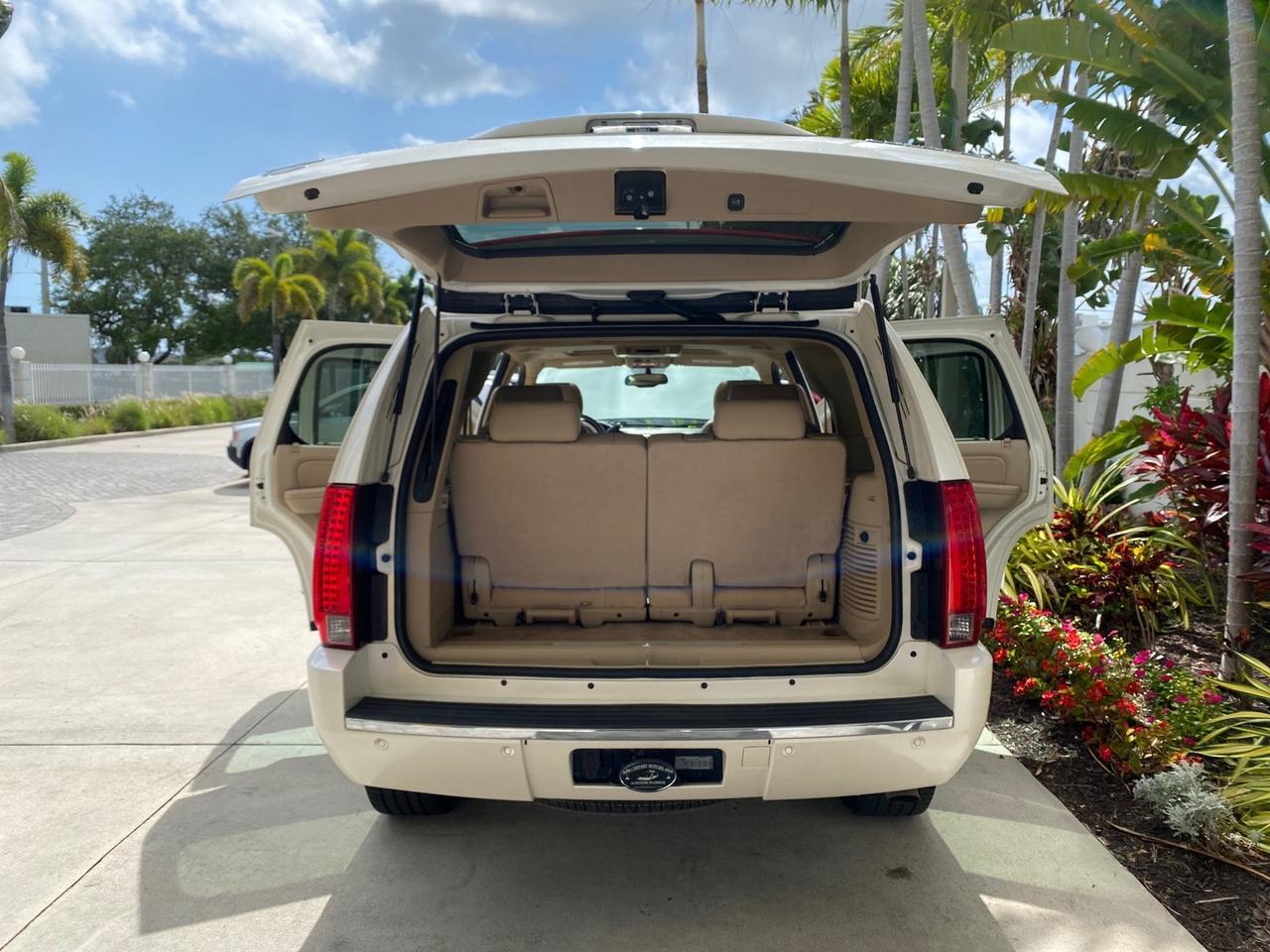 2010 Cadillac Escalade SUNROOF NAV Premium LOW MILES 66,933 Pompano Beach FL