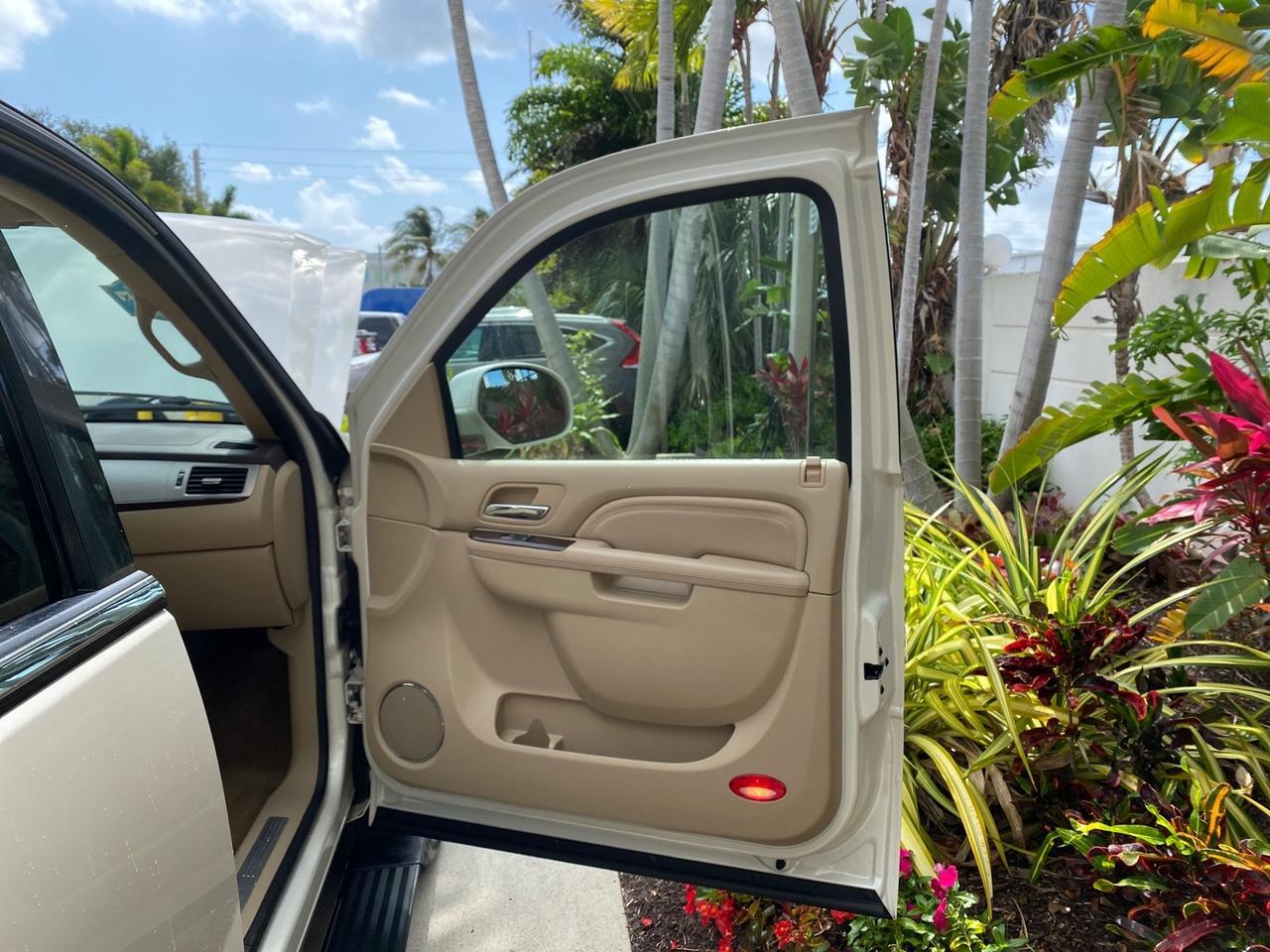 2010 Cadillac Escalade SUNROOF NAV Premium LOW MILES 66,933 Pompano Beach FL