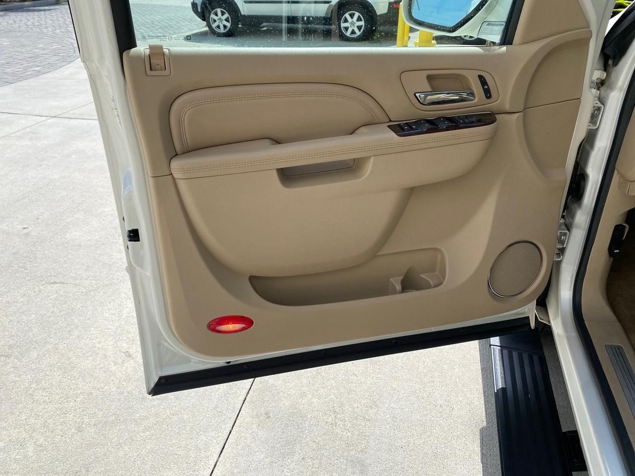 2010 Cadillac Escalade SUNROOF NAV Premium LOW MILES 66,933 Pompano Beach FL