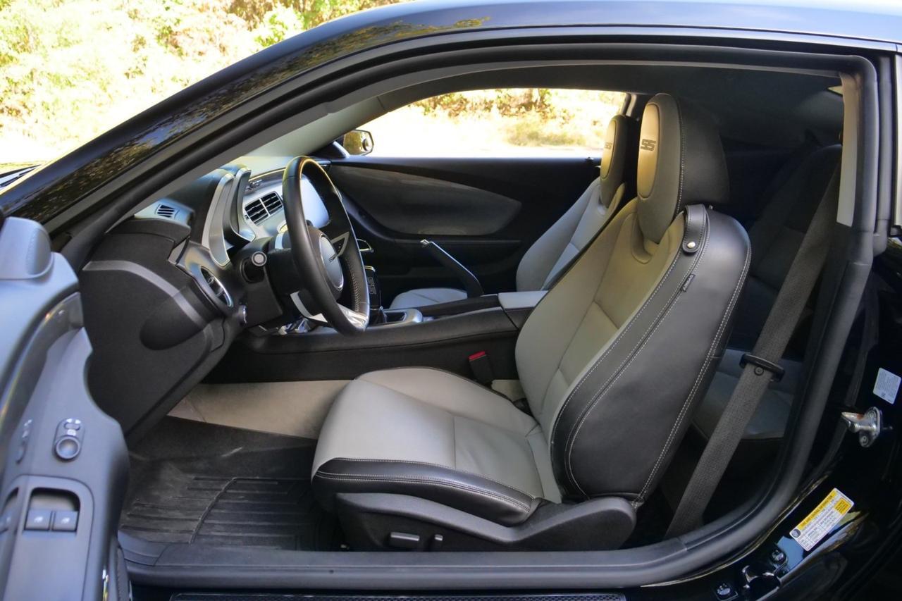 2010 Chevrolet Camaro 2SS / Manual / 6.2L V8 / Heated Leather Seats High Point NC