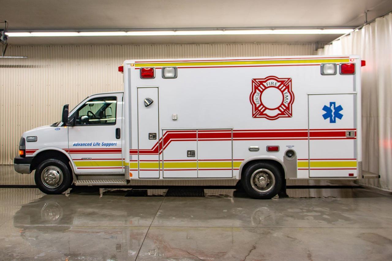 2010 Chevrolet Express Commercial Cutaway 4500 Red Deer AB