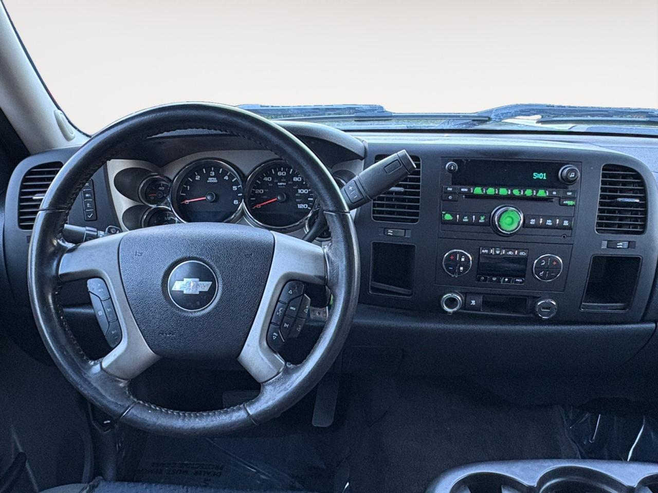 2010 Chevrolet Silverado 1500 LT, RUNNING BOARDS, TOW PACKAGE WITH HITCH, KEYLESS ENTRY, SHORT BED, UCONNECT BLUETOOTH, LOW PRICE & READY FOR YOU!