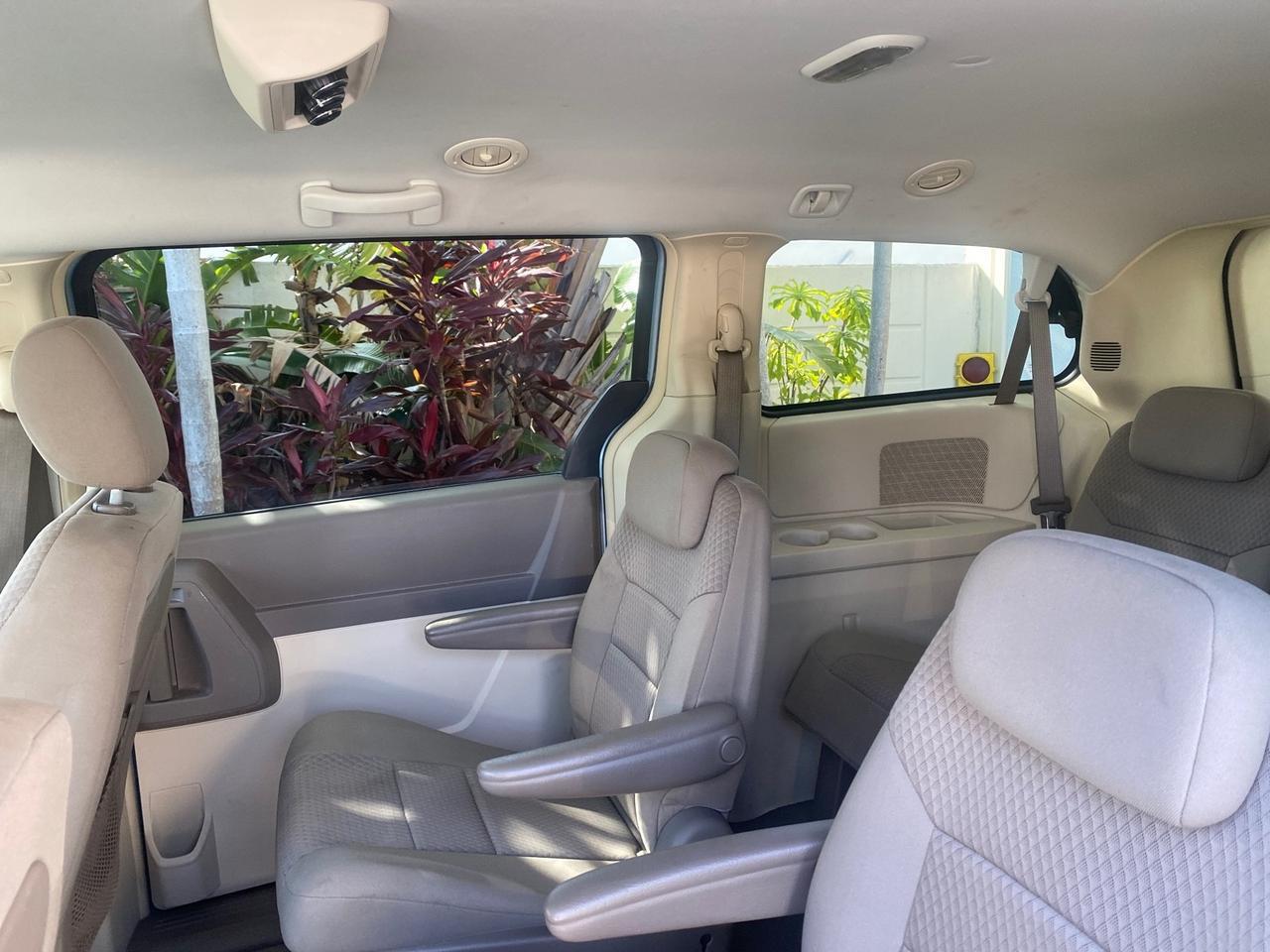 2010 Chrysler Town & Country LXI LOW MILES 77705 FL Pompano Beach FL