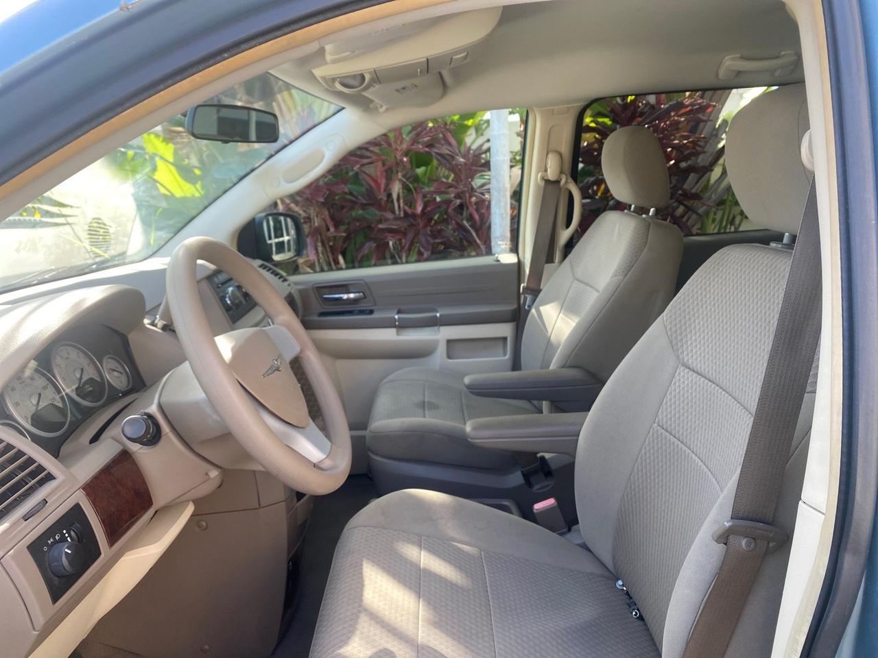 2010 Chrysler Town & Country LXI LOW MILES 77705 FL Pompano Beach FL