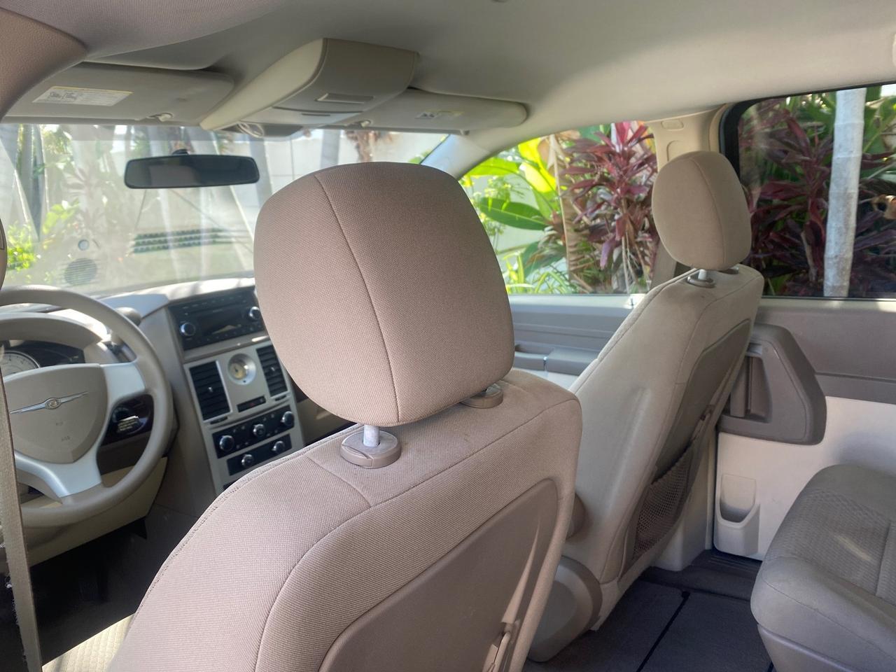 2010 Chrysler Town & Country LXI LOW MILES 77705 FL Pompano Beach FL