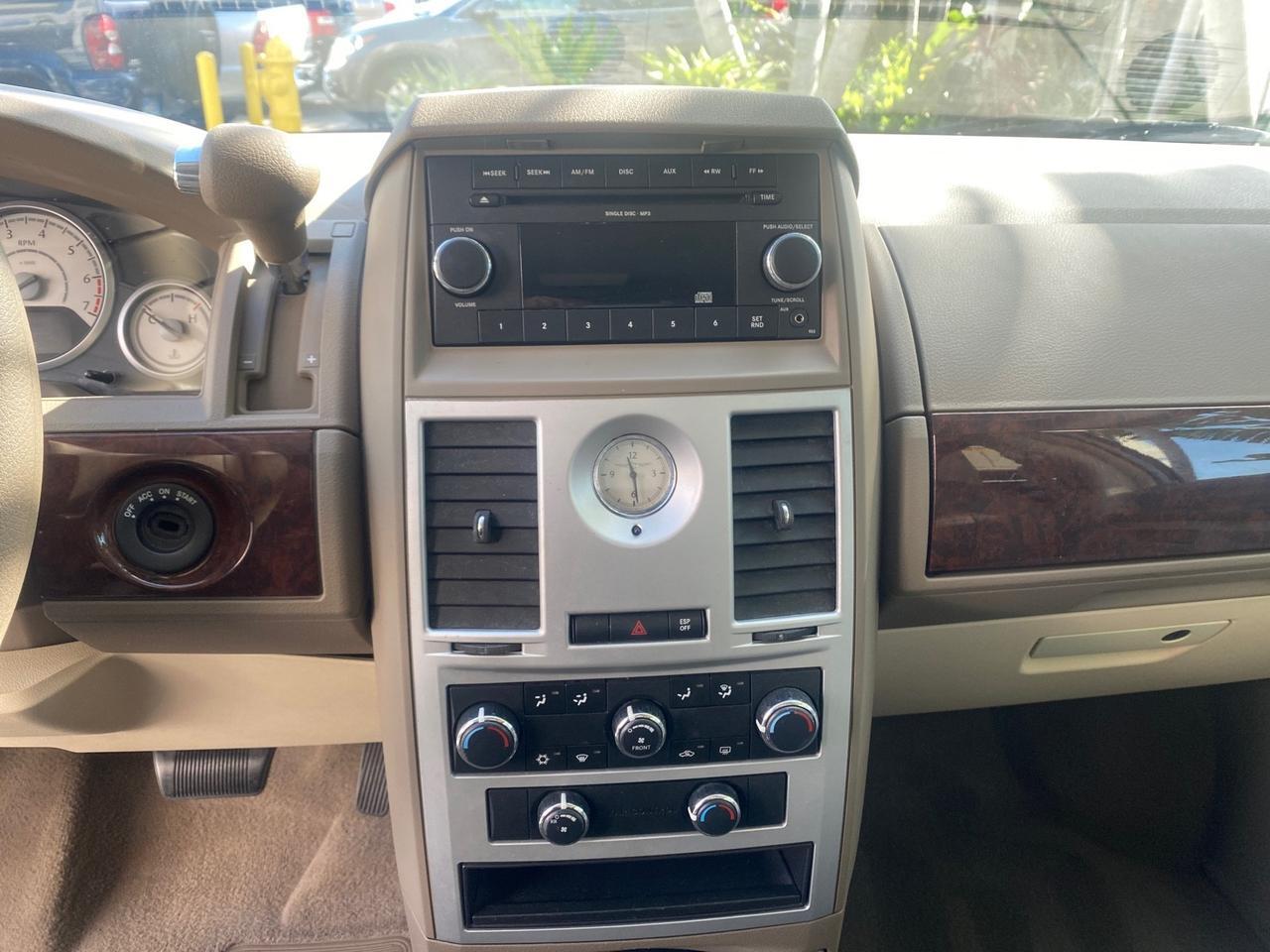 2010 Chrysler Town & Country LXI LOW MILES 77705 FL Pompano Beach FL