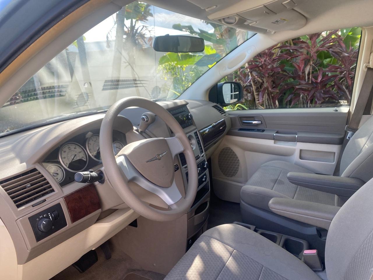 2010 Chrysler Town & Country LXI LOW MILES 77705 FL Pompano Beach FL