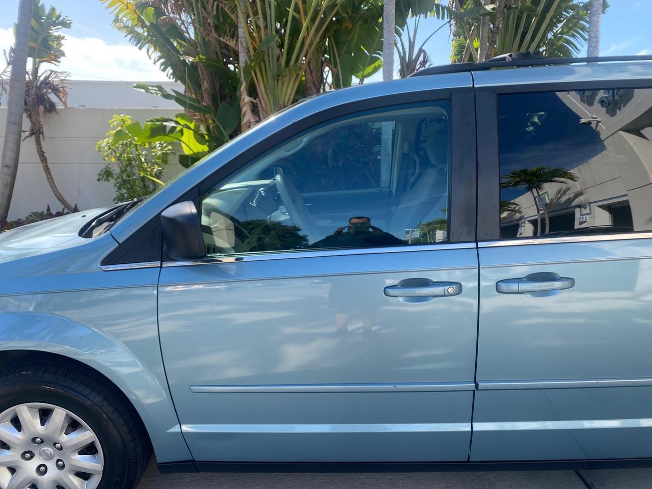 2010 Chrysler Town & Country LXI LOW MILES 77705 FL Pompano Beach FL