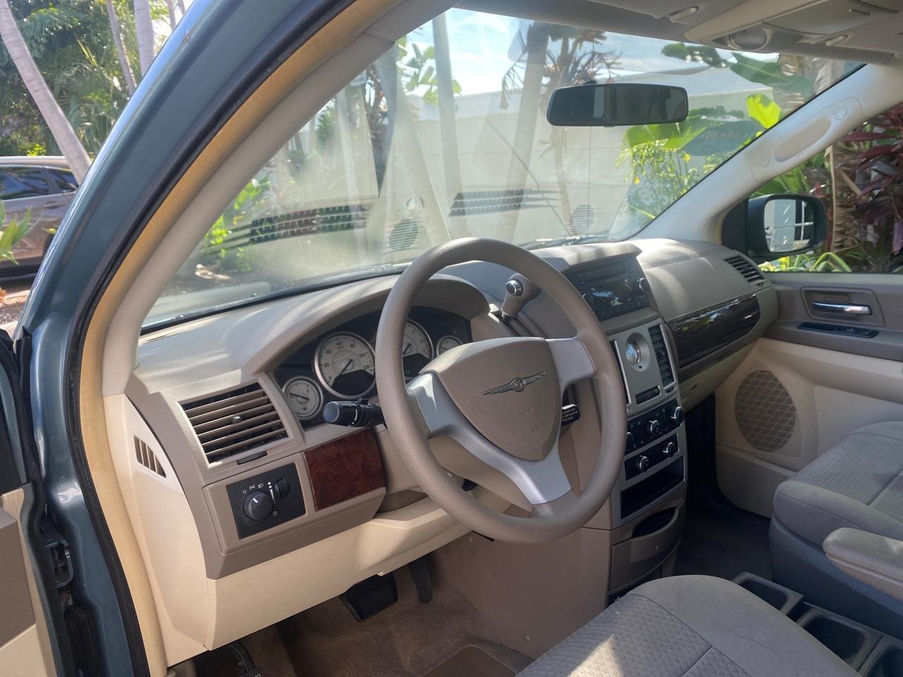 2010 Chrysler Town & Country LXI LOW MILES 77705 FL Pompano Beach FL