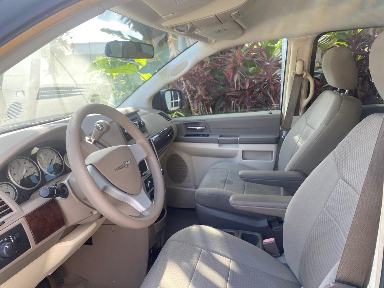 2010 Chrysler Town & Country LXI LOW MILES 77705 FL Pompano Beach FL