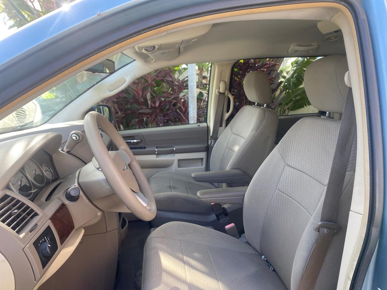 2010 Chrysler Town & Country LXI LOW MILES 77705 FL Pompano Beach FL