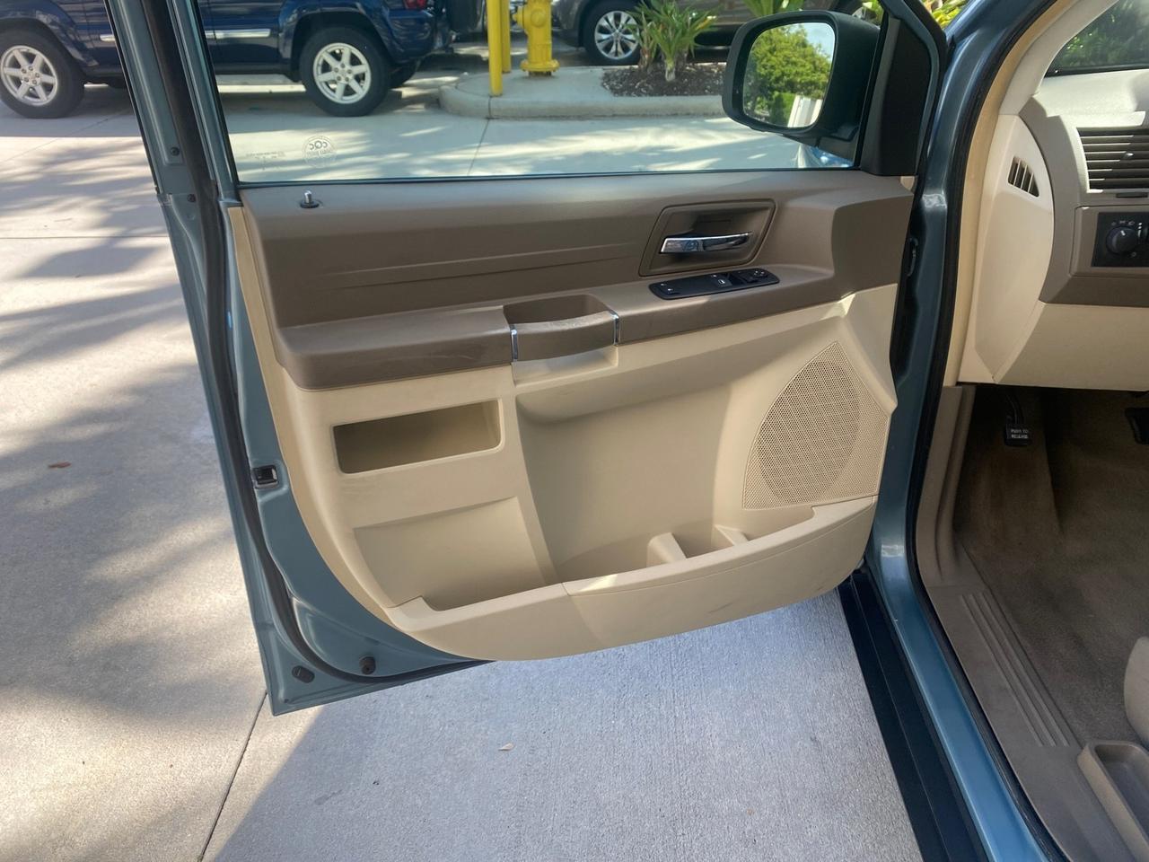 2010 Chrysler Town & Country LXI LOW MILES 77705 FL Pompano Beach FL