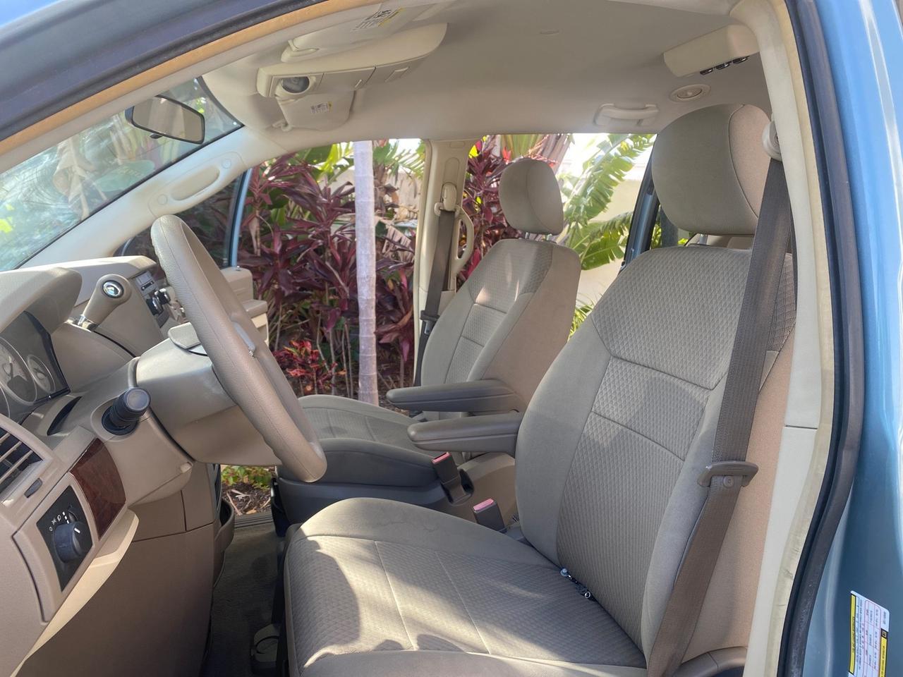 2010 Chrysler Town & Country LXI LOW MILES 77705 FL Pompano Beach FL