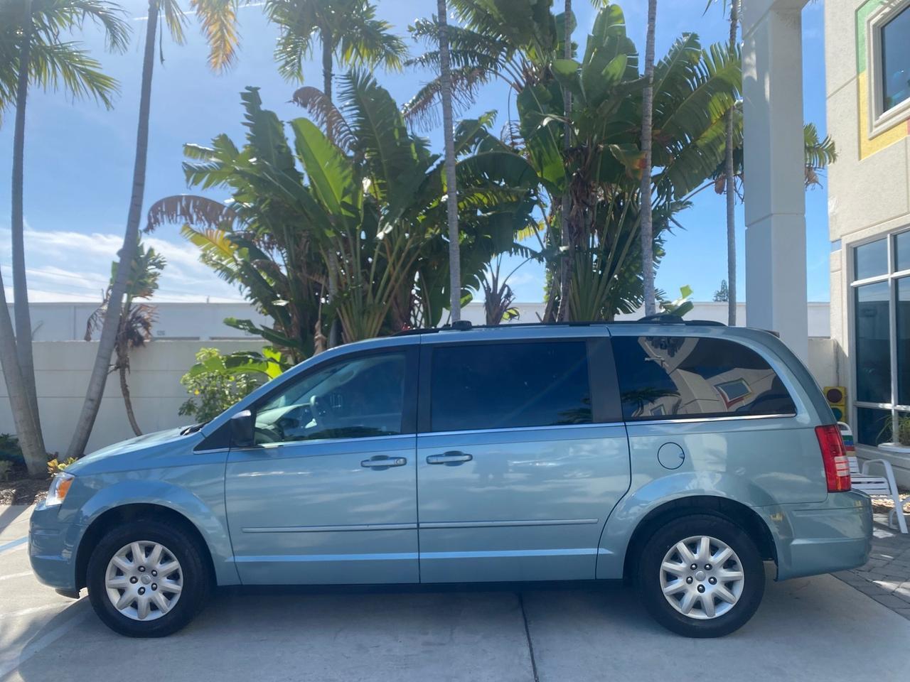 2010 Chrysler Town & Country LXI LOW MILES 77705 FL Pompano Beach FL