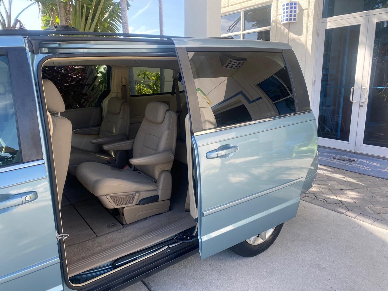 2010 Chrysler Town & Country LXI LOW MILES 77705 FL Pompano Beach FL