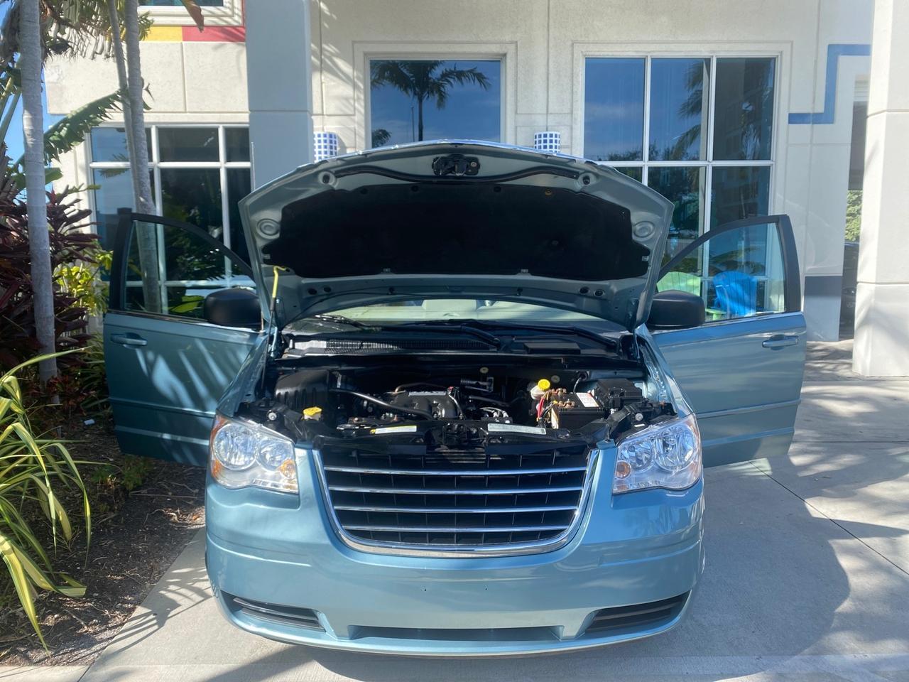 2010 Chrysler Town & Country LXI LOW MILES 77705 FL Pompano Beach FL