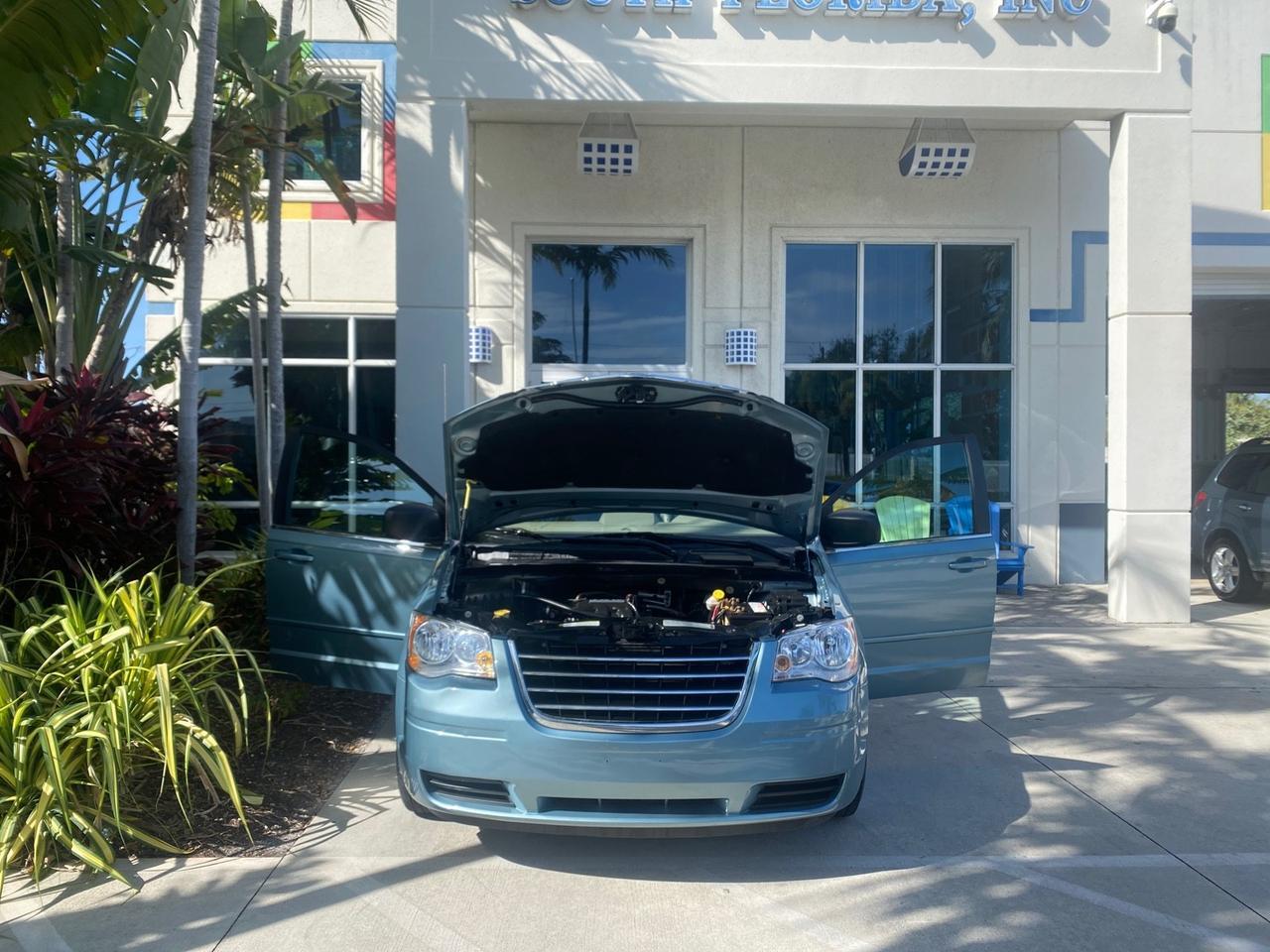 2010 Chrysler Town & Country LXI LOW MILES 77705 FL Pompano Beach FL
