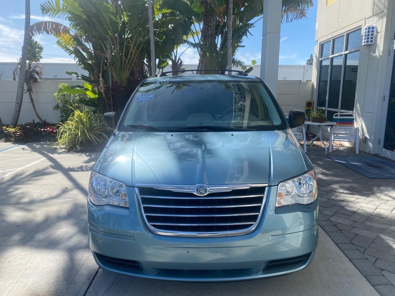 2010 Chrysler Town & Country LXI LOW MILES 77705 FL