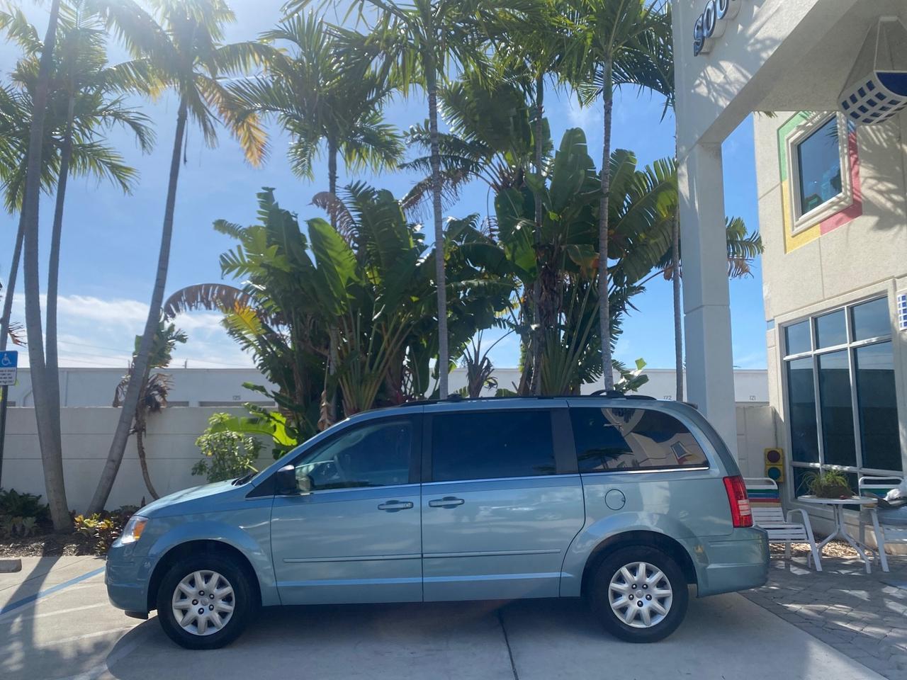 2010 Chrysler Town & Country LXI LOW MILES 77705 FL Pompano Beach FL