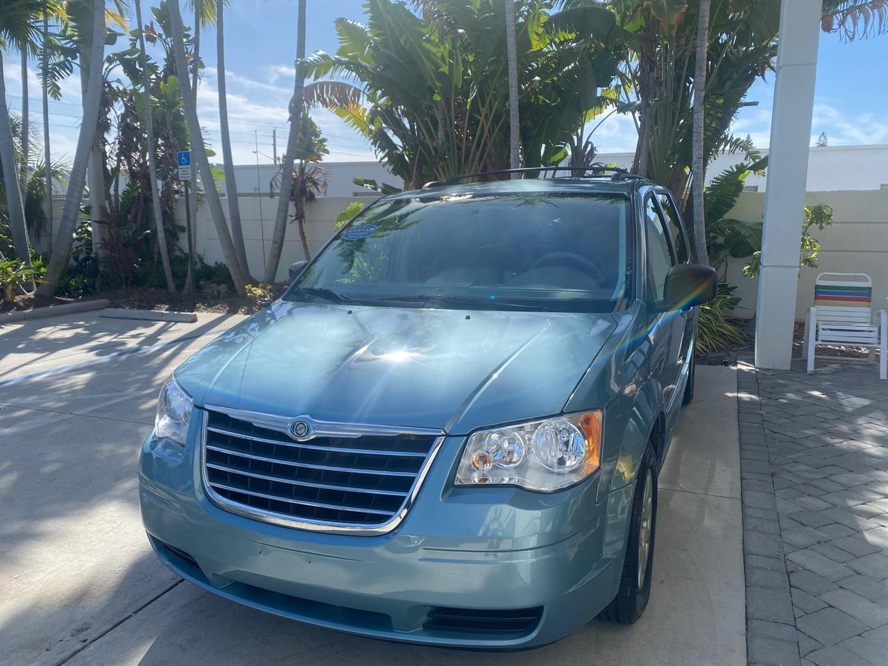2010 Chrysler Town & Country LXI LOW MILES 77705 FL Pompano Beach FL