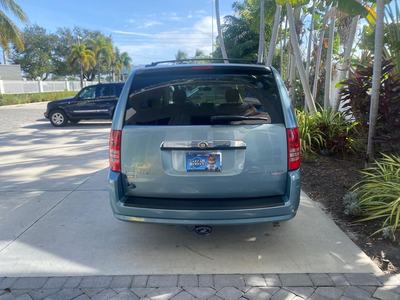 2010 Chrysler Town & Country LXI LOW MILES 77705 FL Pompano Beach FL