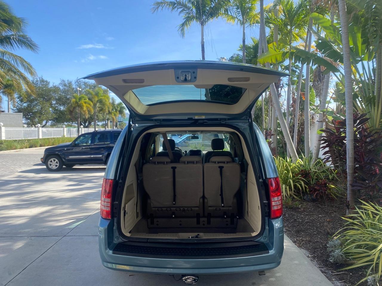 2010 Chrysler Town & Country LXI LOW MILES 77705 FL Pompano Beach FL